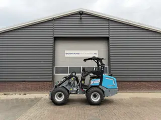 Giant G2700 X-TRA HD+ minishovel 2026 273 uur €515 LEASE