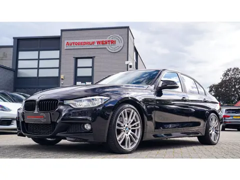 BMW 3-serie 330e High Executive | Stoelverwarming | PDC | Navigatie | Bluetooth | M-Look
