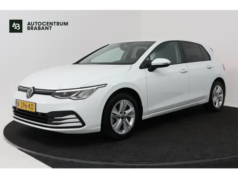 Volkswagen Golf 1.0 TSI Life (CRUISE CONTROL ADAPTIEF, NAVIGATIE, CARPLAY, PARKEERSENSOREN)