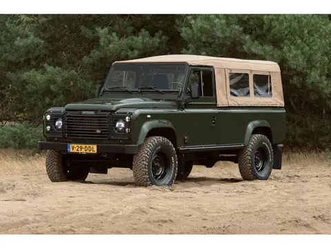 Land Rover Defender 2.5 TD5 110 180 PK Beachrunner Olijfgroen Dutch Defenders Gerestaureerd Leder LE
