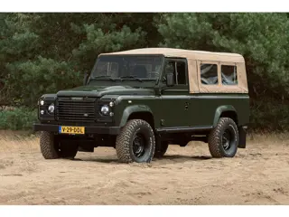 Land Rover Defender 2.5 TD5 110 180 PK Beachrunner Olijfgroen Dutch Defenders Gerestaureerd Leder LE