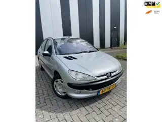 Peugeot 206 1.6-16V Gentry l Automaat l Dealeronderhouden