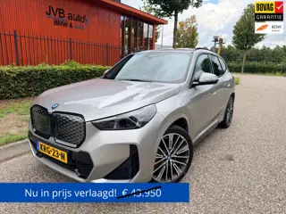 BMW IX1 XDrive30, M-Sport PRO, panorama, trekhaak, H&K, HUD, driving assistant plus