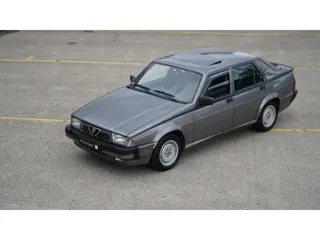 Alfa Romeo 75 3.0 V6 America