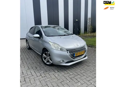 Peugeot 208 1.4 VTi Griffe l Leder l PDC l Navigatie l NwApk