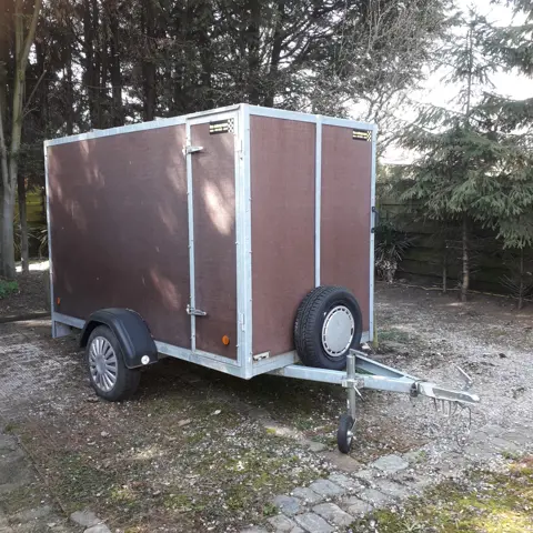 gesloten aanhangwagen roca