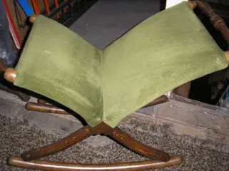 Voetenbankje - stevig - oud - bekleding