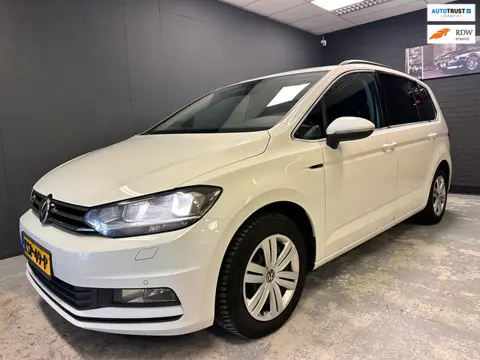 Volkswagen TOURAN 1.6 TDI SCR Connected Series 7P CARPLAY CAMERA APK 2028