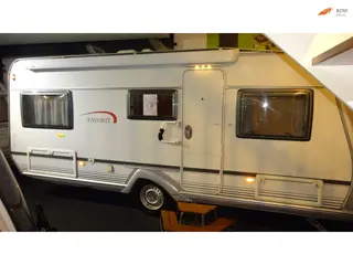 LMC FAVORIT 495 E 2008 ENKELE BEDDEN Rondzit MOVER LEVELER OMNISTORE Voortent