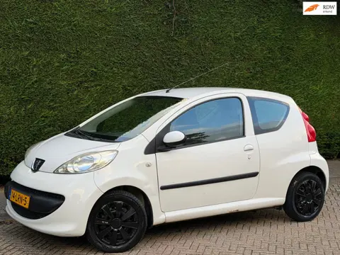 Peugeot 107 1.0-12V XR INRUILKOOP/RIJDGOED/APK 4-27