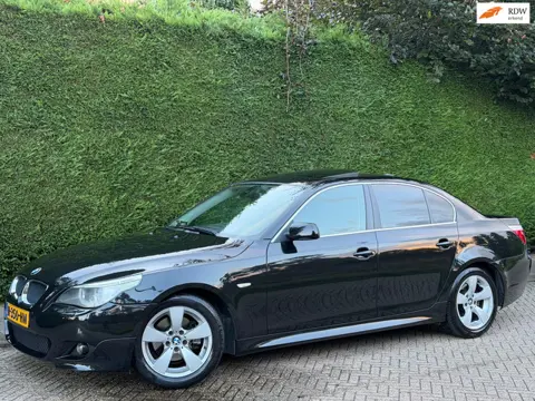 BMW 5-serie 525i RIJDGOED/M-PAKKET/DAK/XENON/LEER/NAVI