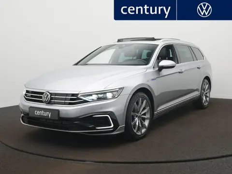 Volkswagen Passat Variant 1.4 TSI PHEV GTE Highline Automaat - 360 camera - Trekhaak - Panoramaschui
