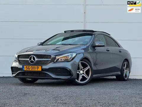 Mercedes-Benz CLA-klasse 200 Amg Org NL Pano Uitlaatklep schakelbaar AMG Diffuser Apple carplay Nigh