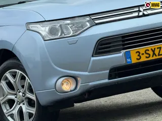 Mitsubishi Outlander 2.0 PHEV Instyle Plus - Cool Silver - Trekhaak/Camera/Compleet gedocumenteerd