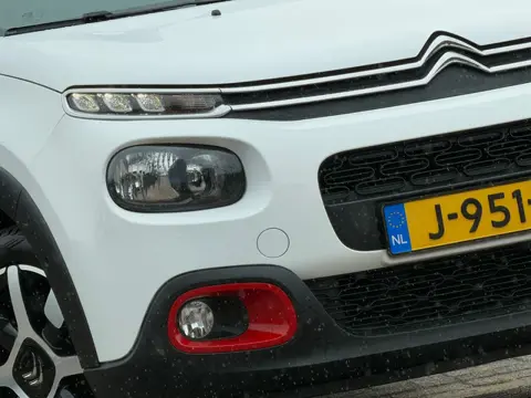 Citroen C3 1.2 PureTech S&S Shine 110pk Automaat - Bancuise/Rouge Ardent - Carplay/Camera/Clima