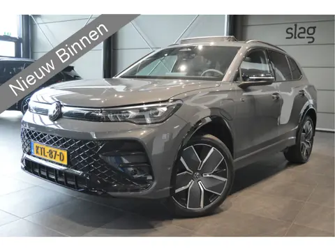 Volkswagen Tiguan 1.5 eHybrid 3X R-Line Black Style head up pano 20 inch 272 pk !!