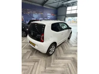 Foto 19 van Volkswagen Up! 1.0 move up! LEER,STOELVERWARMING,