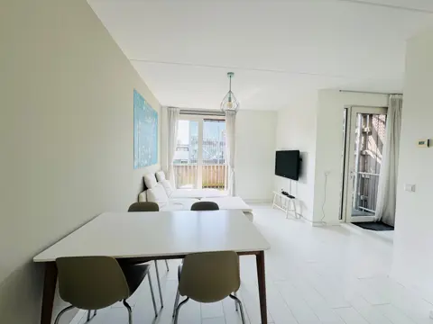 Woning aan de Kaasjeskruidstraat te Amsterdam