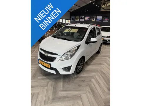 Chevrolet Spark 1.0 16V LT White Limited Edition Bi-Fuel