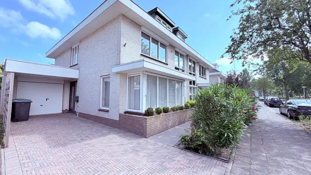 Woning aan de Catharina van Renneslaan te Amstelveen