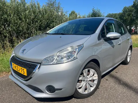 Peugeot 208 1.2 VTi | 82pk | Airco | Cruise | Navi | Bluetooth | APK mei 2027