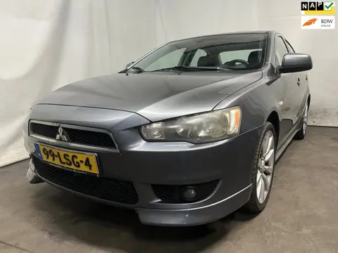 Mitsubishi Lancer Sports Sedan 1.8 Intense SCHADEAUTO!!