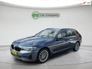 BMW 5-serie Touring 530e Business Edition Plus | Trekhaak | Elektrisch stoelen | Adap Cruise | CarPl