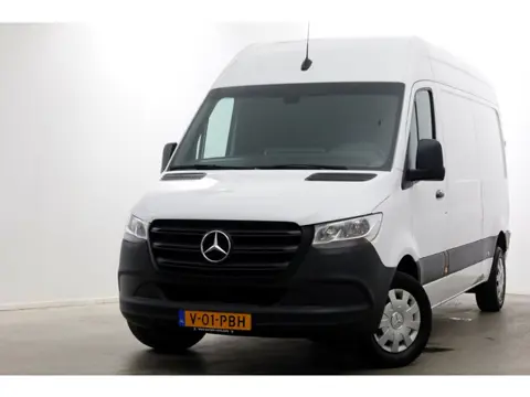 Mercedes-Benz Sprinter 311 CDI 115pk L2H2 Airco/Carplay 10-2023
