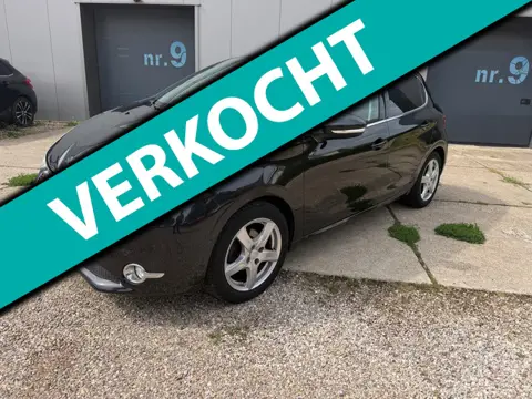 Peugeot 208 1.4 VTi Alluremet airco en ketting geen natte riem