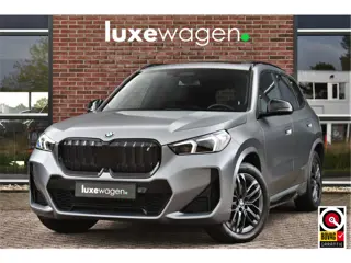 BMW iX1 xDrive30 M-Sport Pano Trekh ACC H/K HUD 360 e-zetels Frozen-Grey
