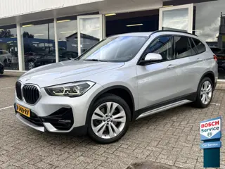 BMW X1 xDrive20i High Executive | Afn. trekhaak | Pano | LED | Leder | Sportstoelen | Apple/Android 