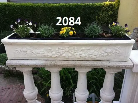 Een meter plantenbakken.