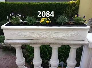 Een meter plantenbakken.