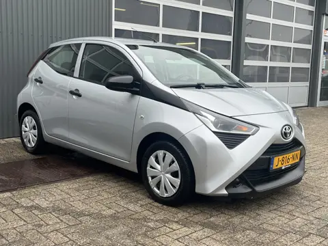 Toyota Aygo 1.0 VVT-i x-fun Airco Cruise controle Trekhaak Radio met Bleutooth voorbereiding Usb aan