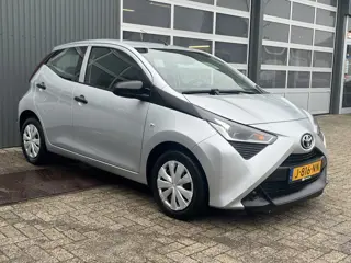 Toyota Aygo 1.0 VVT-i x-fun Airco Cruise controle Trekhaak Radio met Bleutooth voorbereiding Usb aan