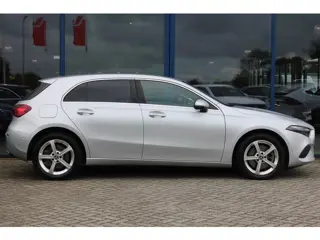 Mercedes-Benz A-Klasse 250e AUT8 Luxury Line DISTRONIC <<FACELIFT>>