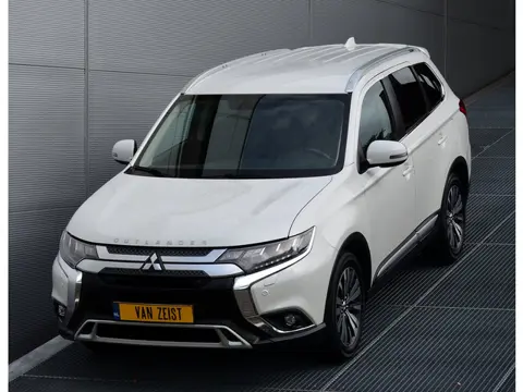 Mitsubishi Outlander 2.0 CVT 2WD LIMITED 7-ZIT | HOGE ZIT | 7 PERSOONS | TREKHAAK 1600KG | NAVI | CA