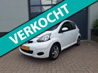 Toyota Aygo | 1.0-12V Comfort Navigator | Navigatie | Elektrische ramen |