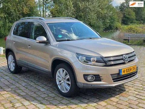 Volkswagen Tiguan 1.4 TSI Sport&Style R-line Edition 1e eigenaar dealer onderhouden navigatie parkee