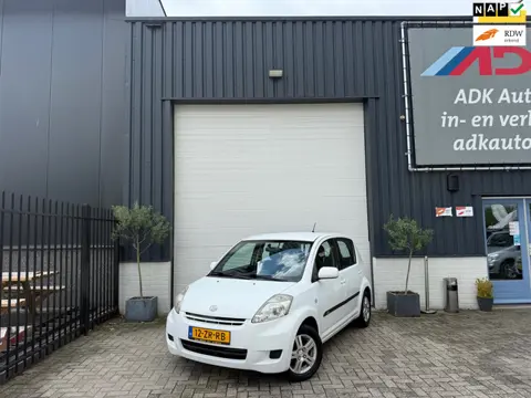 Daihatsu Sirion 2 1.3-16V Prestige AIRCO/CRUISE/ELEK RAMEN/ LM VELGEN/NIEUWE APK