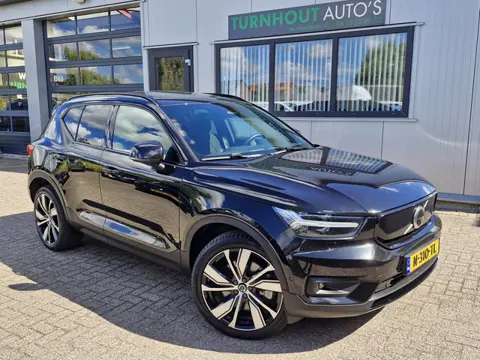 Volvo XC40 Recharge Pro is een luxe, volledig elektrische uitvoering van de populaire compacte SUV. 