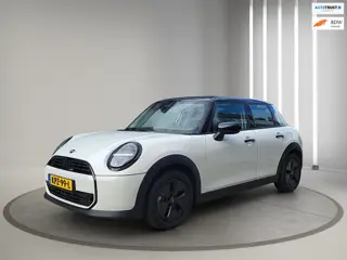 Mini 5-Deurs 1.5 Cooper C Blackyard |automaat | 2 tone | camera | dodehoek detectie |