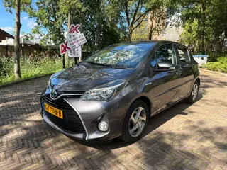 Toyota Yaris 1.5 Hybrid Business navi/trekhaak. Wij zijn altijd de goedkoopste met de beste Vakgarag