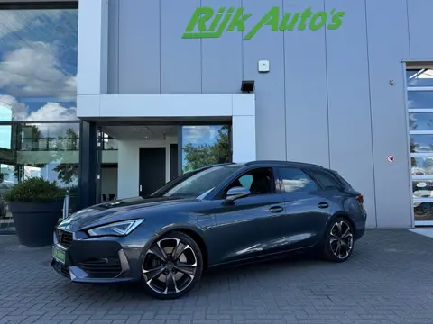 CUPRA Leon Sportstourer 1.4 e-Hybrid VZ * Camera * Stuur-/ Stoelverwarming * 19 Inch