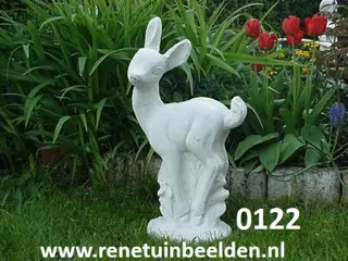 Hert Bamby. Hoog 60 cm X Breed 30 cm x diep 20 cm x 17 kg. Winter bestendig beton. Wit beton. nr 012