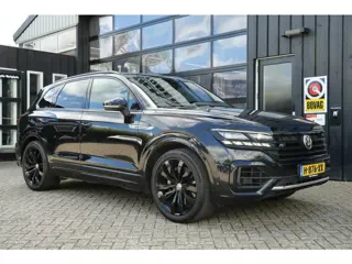 Volkswagen Touareg 3.0 TSI R-Line 340 PK | Pano | Luchtvering | Trekhaak | Carplay | Leder | Memory 