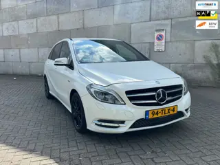 Mercedes-Benz B-klasse 180 Ambition AUTOMAAT LEER LED LICHTEN
