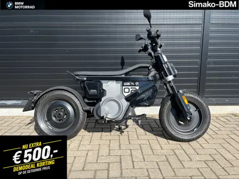 BMW CE 02 Cosmic black (bj 2024, automaat)
