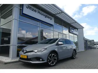 Toyota Auris 1.8 Hybrid Volcano Edition TREKHAAK, STOELVERWARMING, CRUISE, CLIMA, NAVI, CAMERA, PDC 