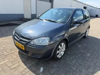 Opel Corsa 1.2-16V Silverline 130.000 APK 27-8-2027 !